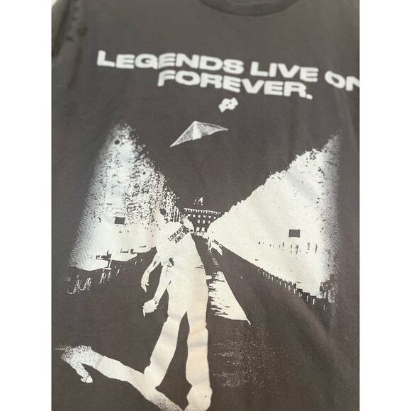 EUC "Legends Live On Forever" Tshirt Size XL - Picture 3 of 5
